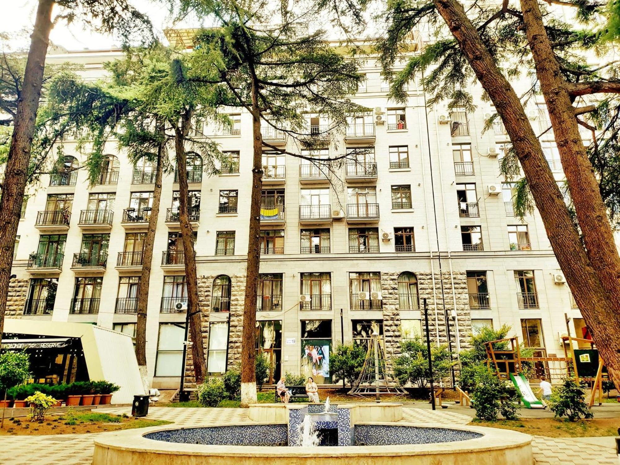Cozy Apartment In The City Center Mtatsminda Tbilisi Esterno foto