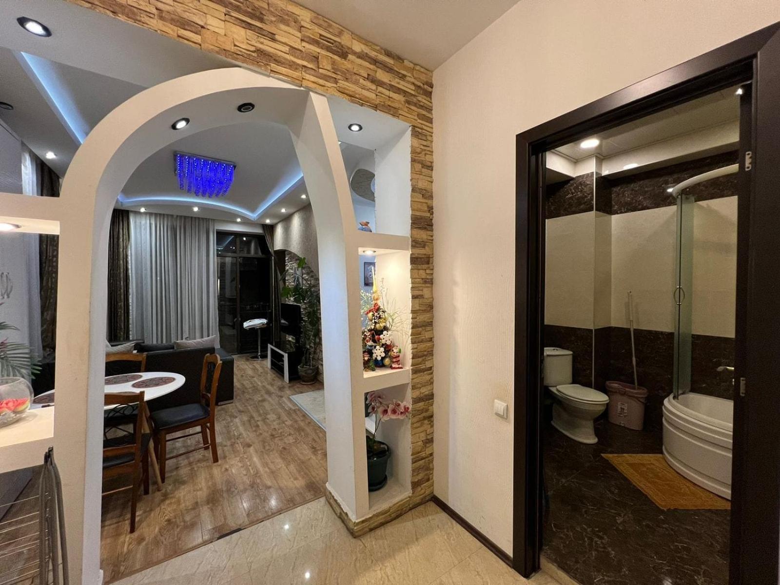 Cozy Apartment In The City Center Mtatsminda Tbilisi Esterno foto