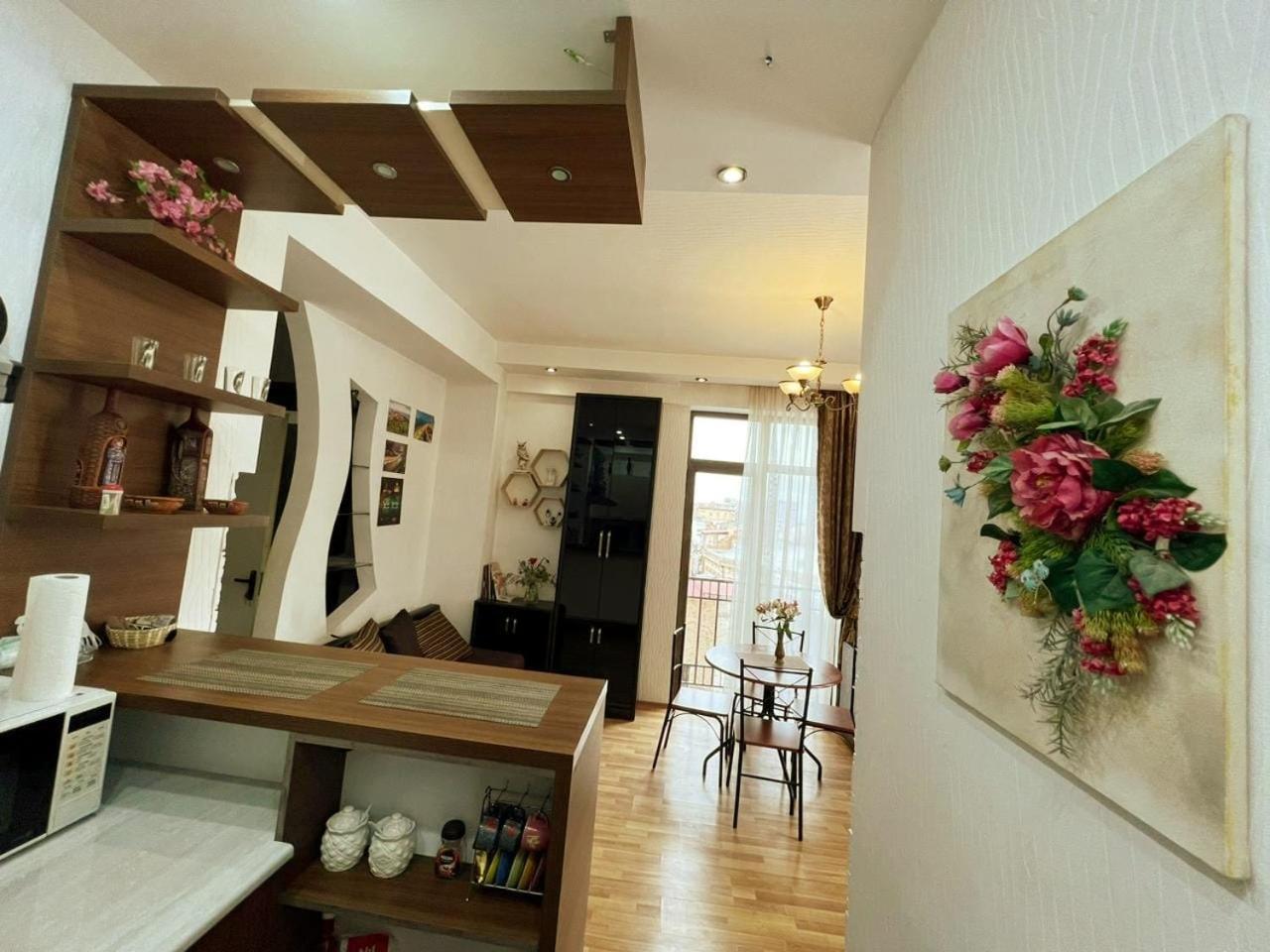 Cozy Apartment In The City Center Mtatsminda Tbilisi Esterno foto
