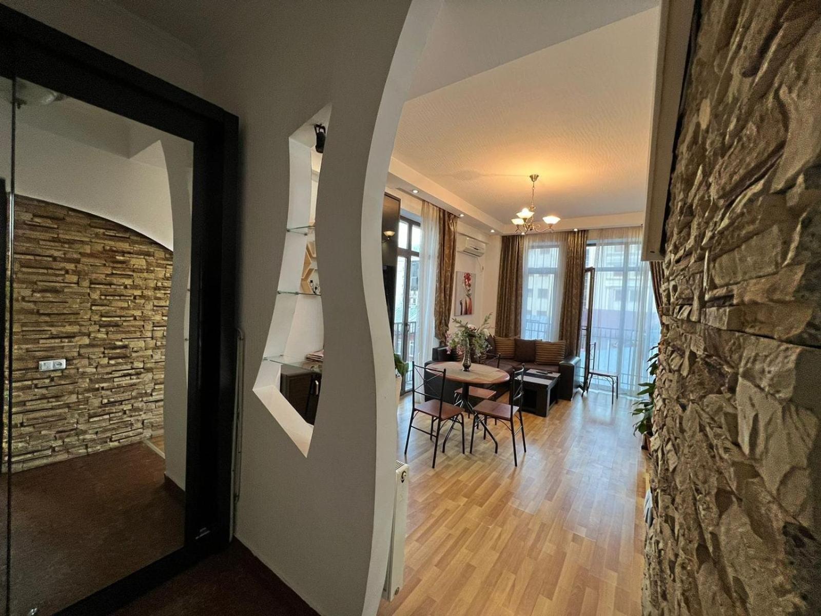 Cozy Apartment In The City Center Mtatsminda Tbilisi Esterno foto