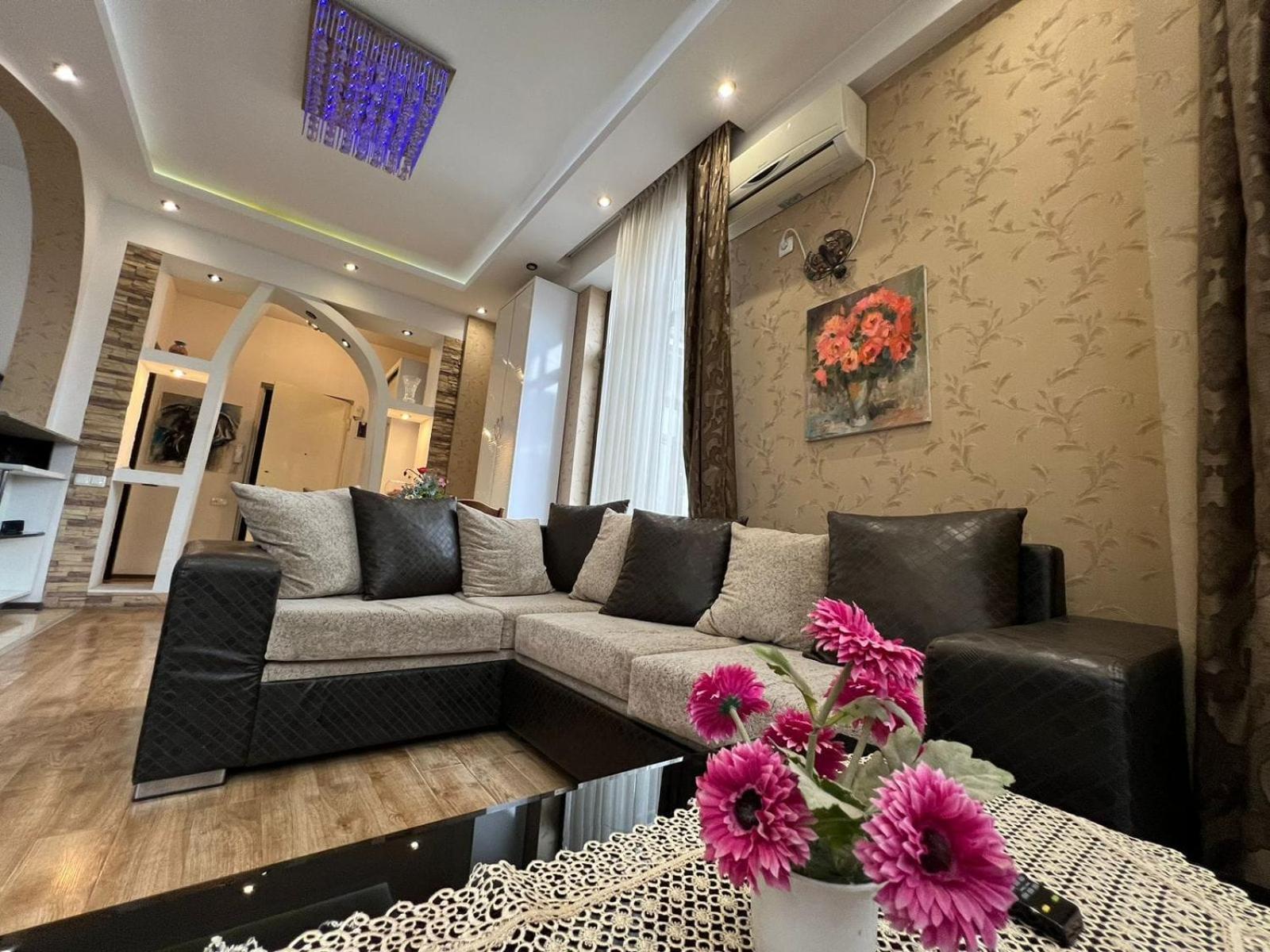 Cozy Apartment In The City Center Mtatsminda Tbilisi Esterno foto