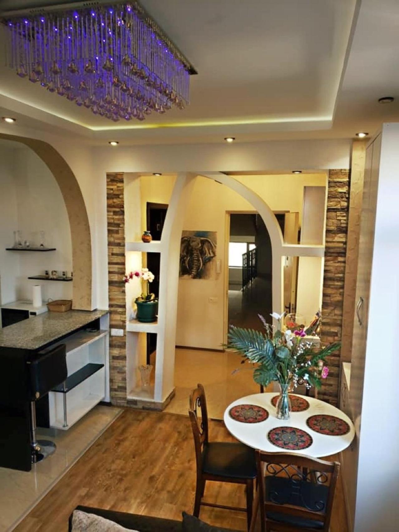 Cozy Apartment In The City Center Mtatsminda Tbilisi Esterno foto