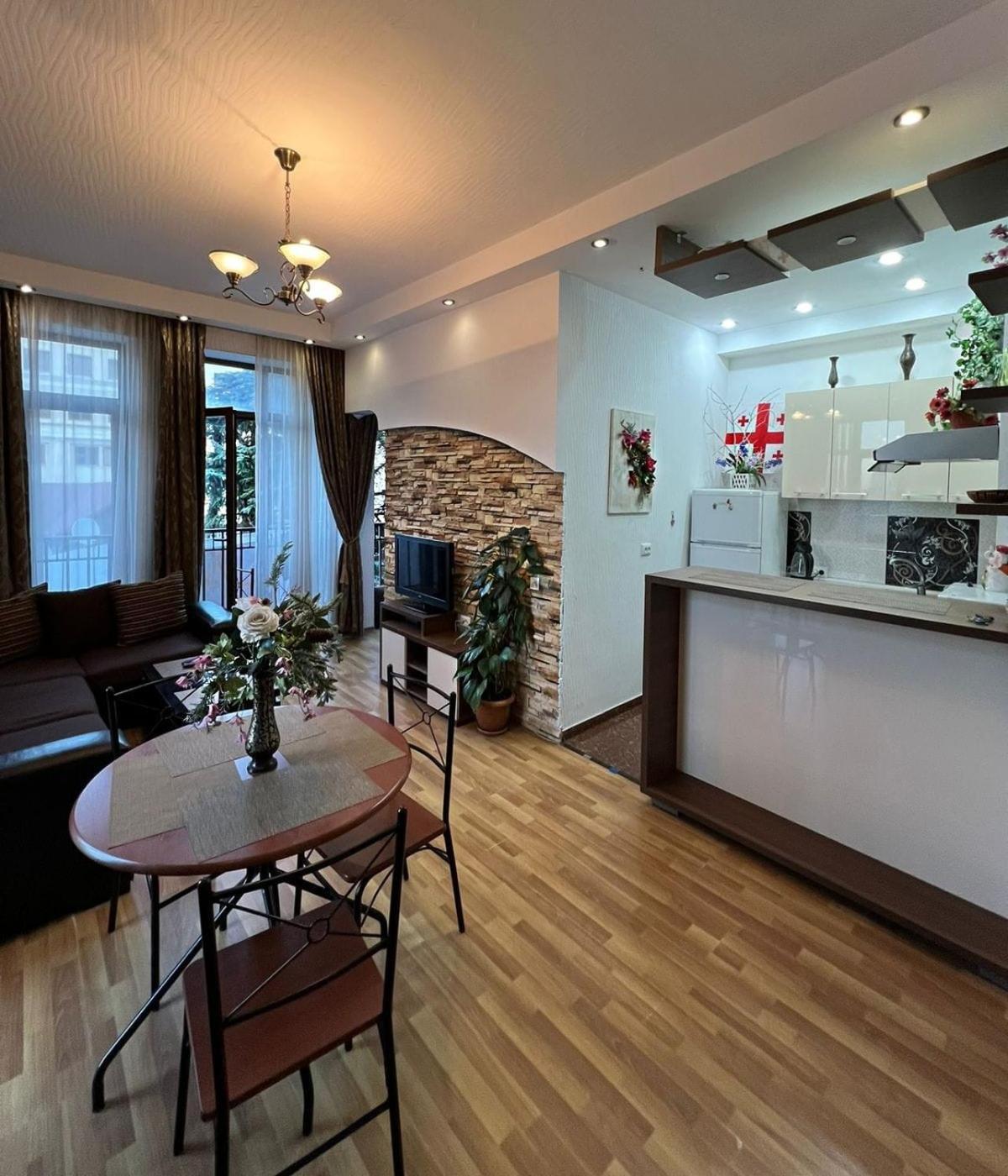 Cozy Apartment In The City Center Mtatsminda Tbilisi Esterno foto