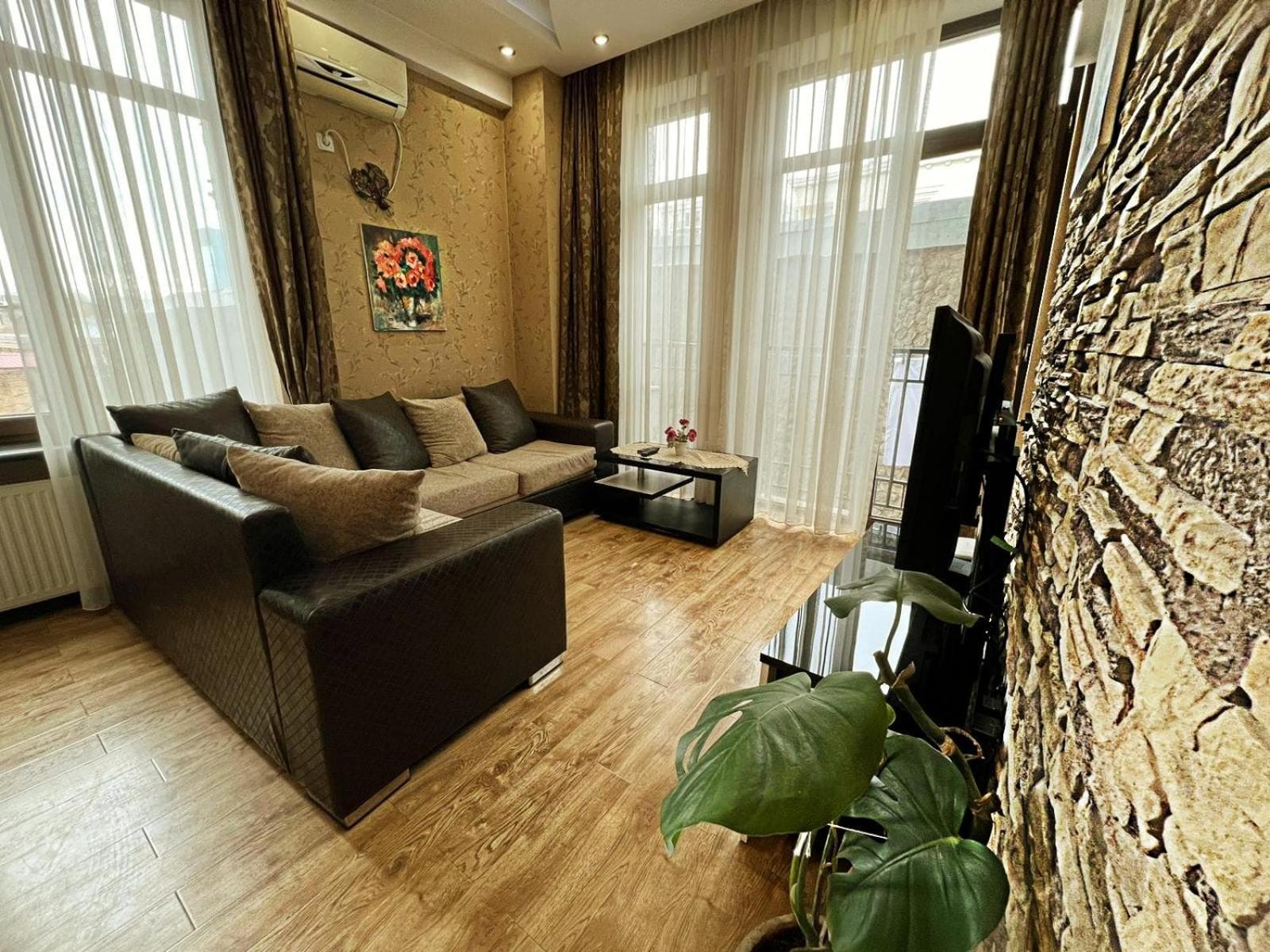 Cozy Apartment In The City Center Mtatsminda Tbilisi Esterno foto