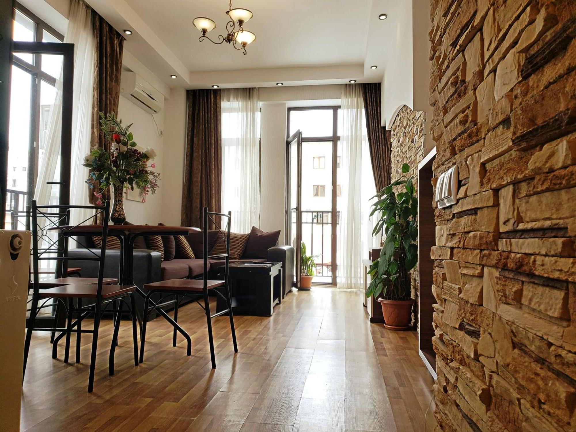 Cozy Apartment In The City Center Mtatsminda Tbilisi Esterno foto