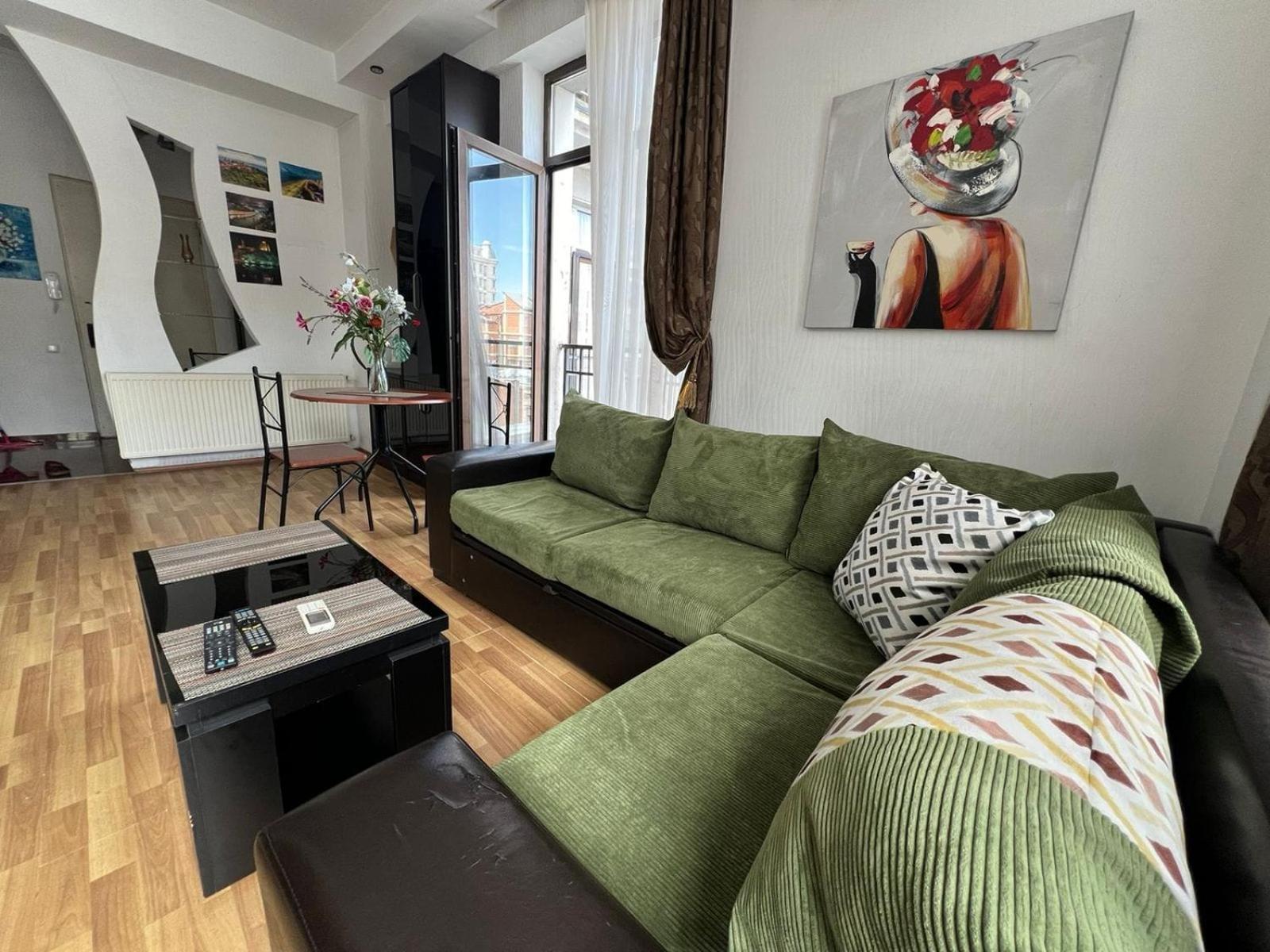 Cozy Apartment In The City Center Mtatsminda Tbilisi Esterno foto