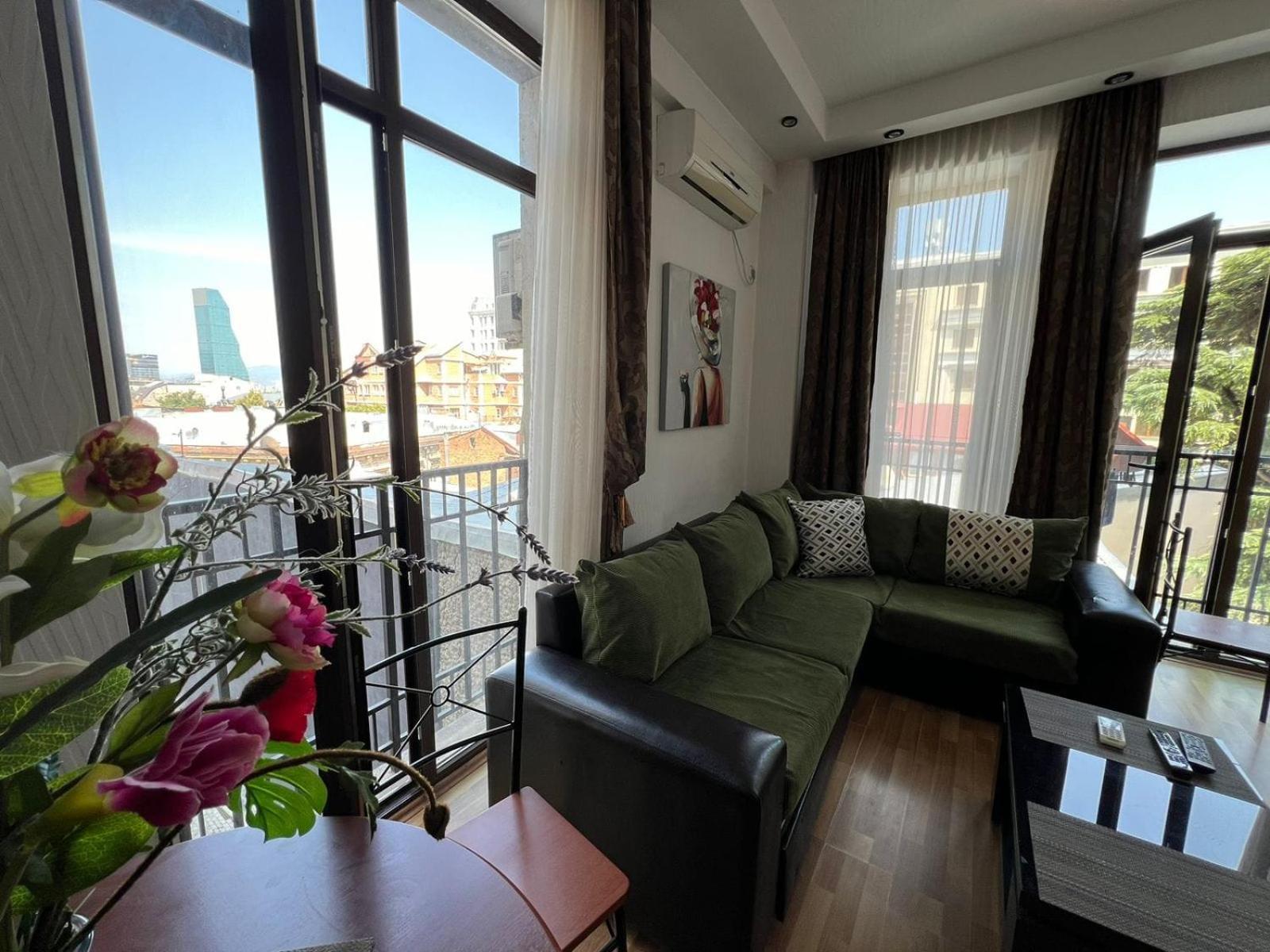 Cozy Apartment In The City Center Mtatsminda Tbilisi Esterno foto