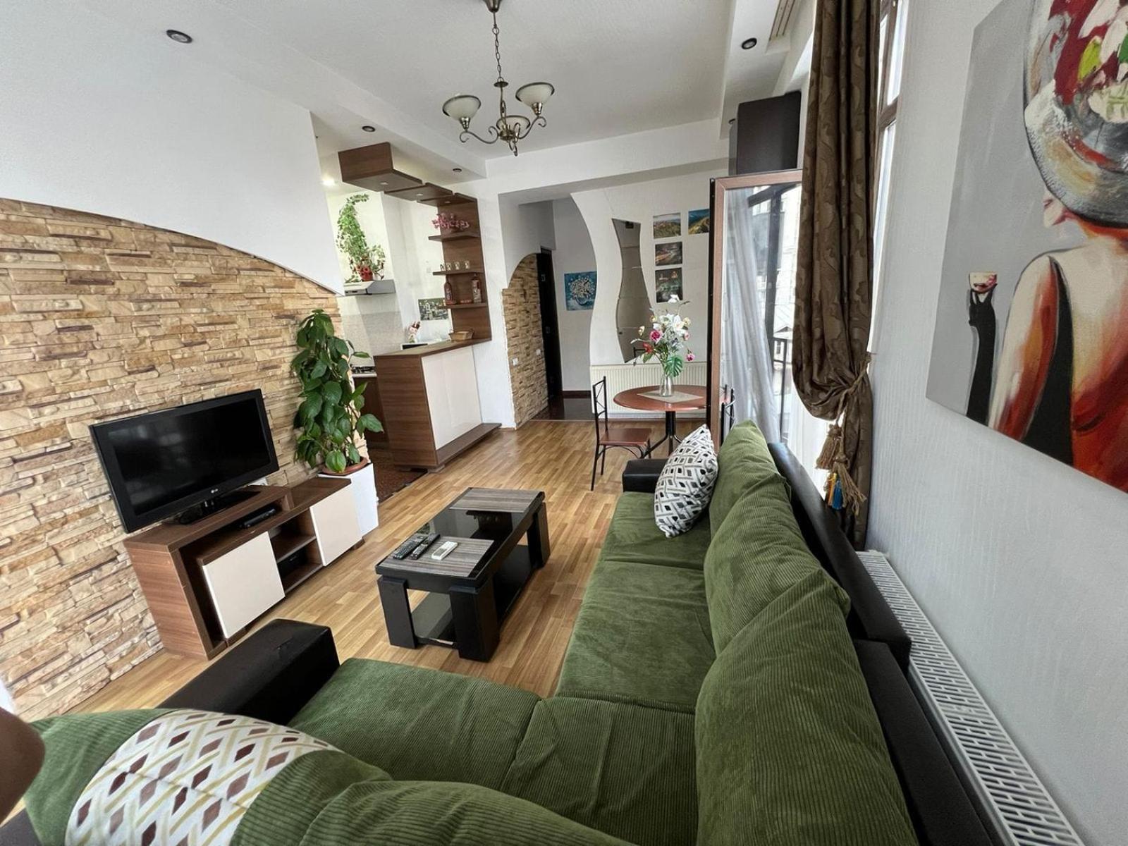 Cozy Apartment In The City Center Mtatsminda Tbilisi Esterno foto