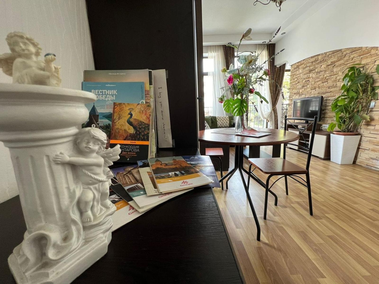Cozy Apartment In The City Center Mtatsminda Tbilisi Esterno foto