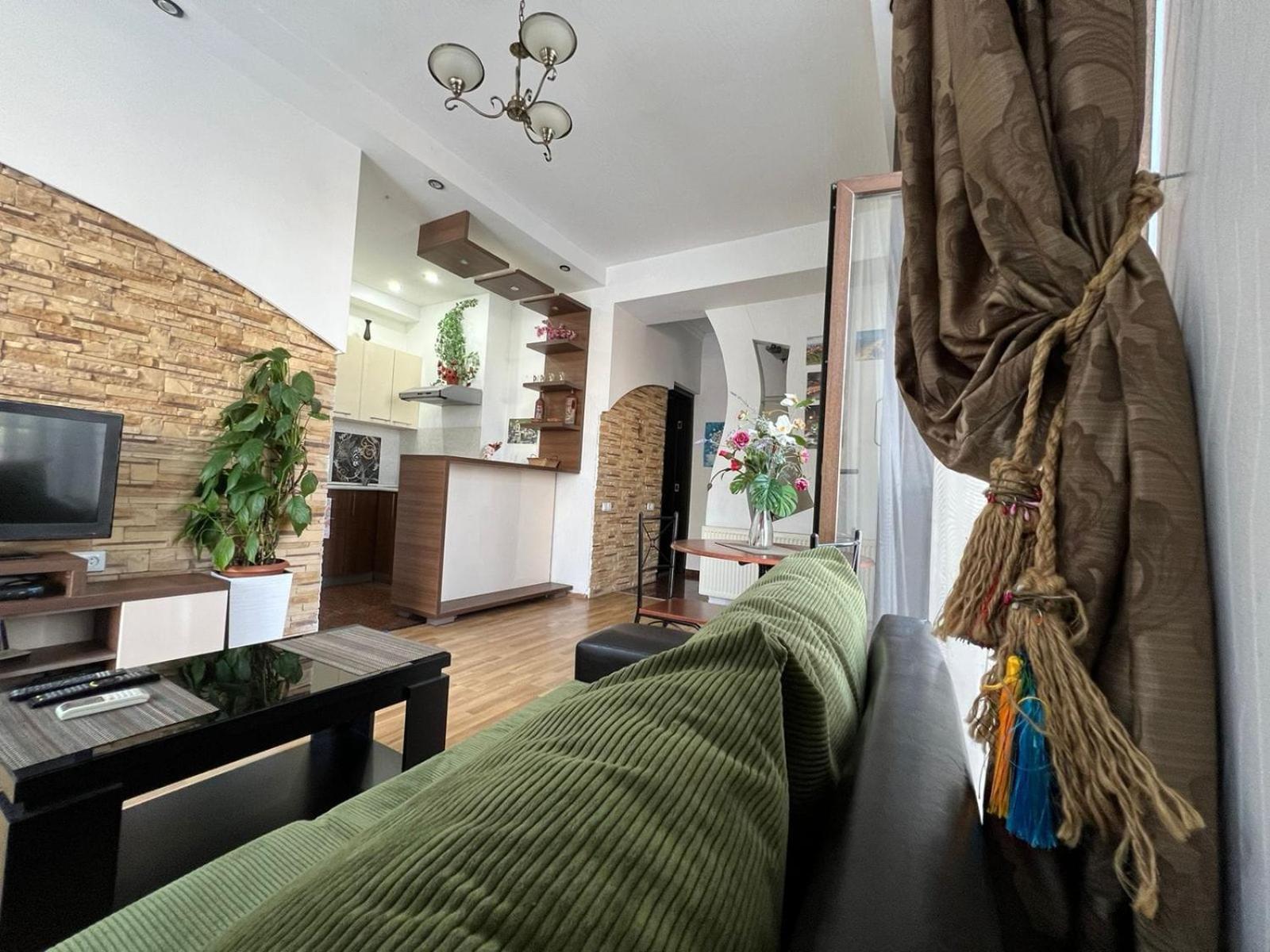 Cozy Apartment In The City Center Mtatsminda Tbilisi Esterno foto