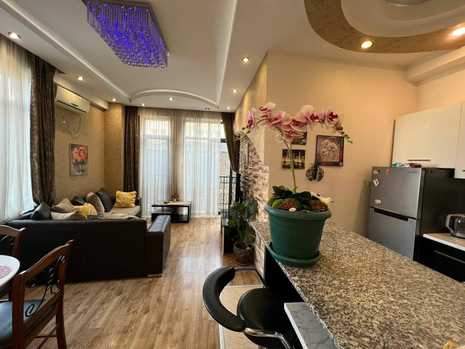 Cozy Apartment In The City Center Mtatsminda Tbilisi Esterno foto