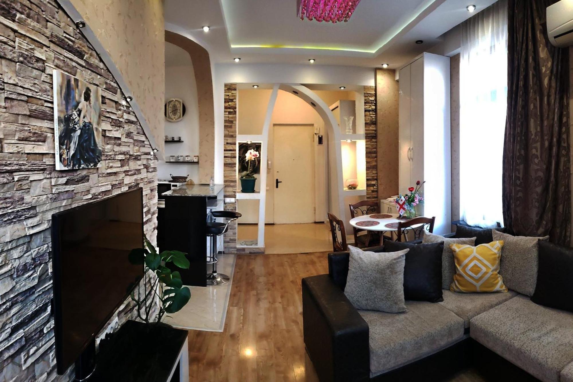 Cozy Apartment In The City Center Mtatsminda Tbilisi Esterno foto