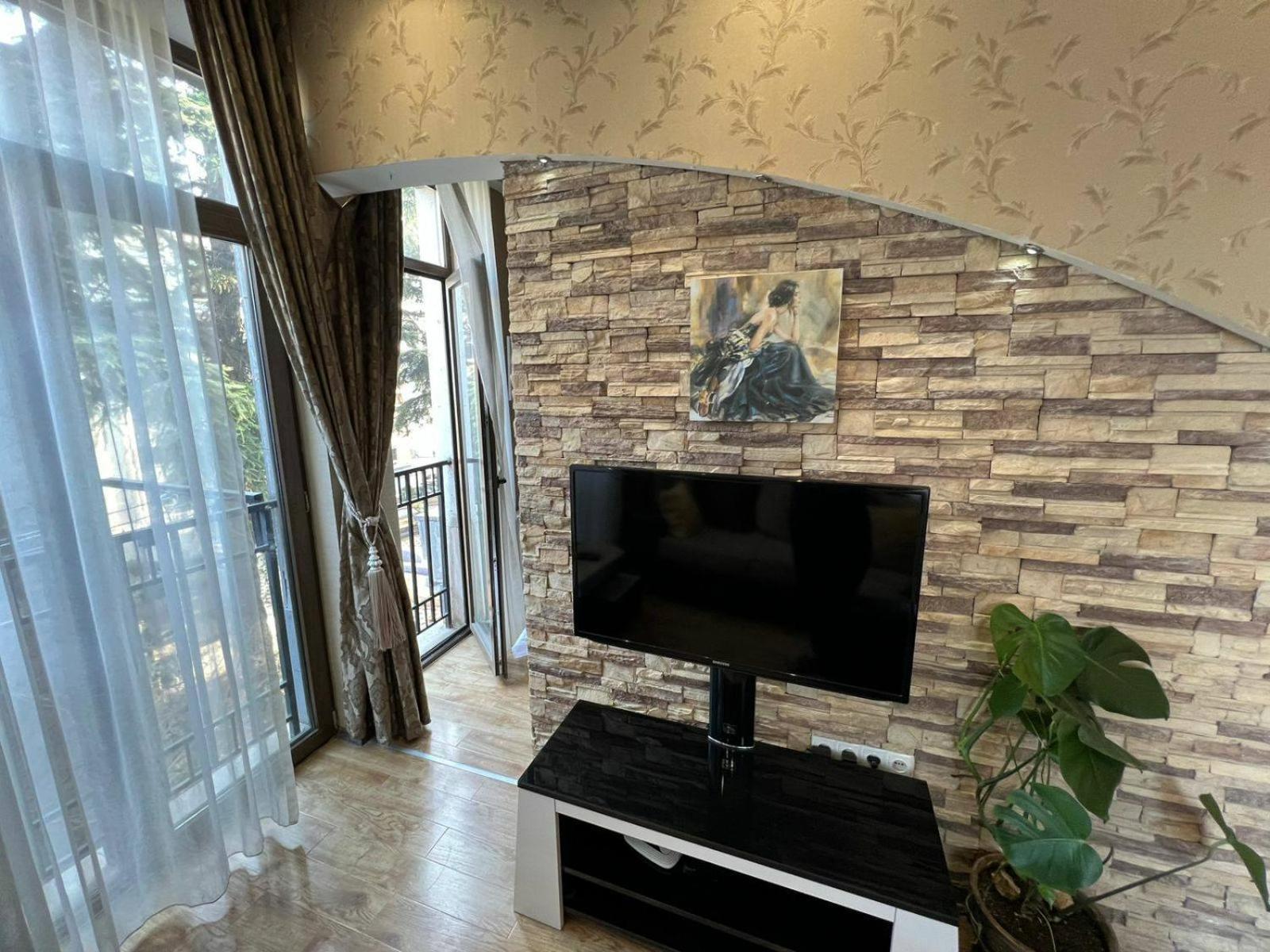 Cozy Apartment In The City Center Mtatsminda Tbilisi Esterno foto