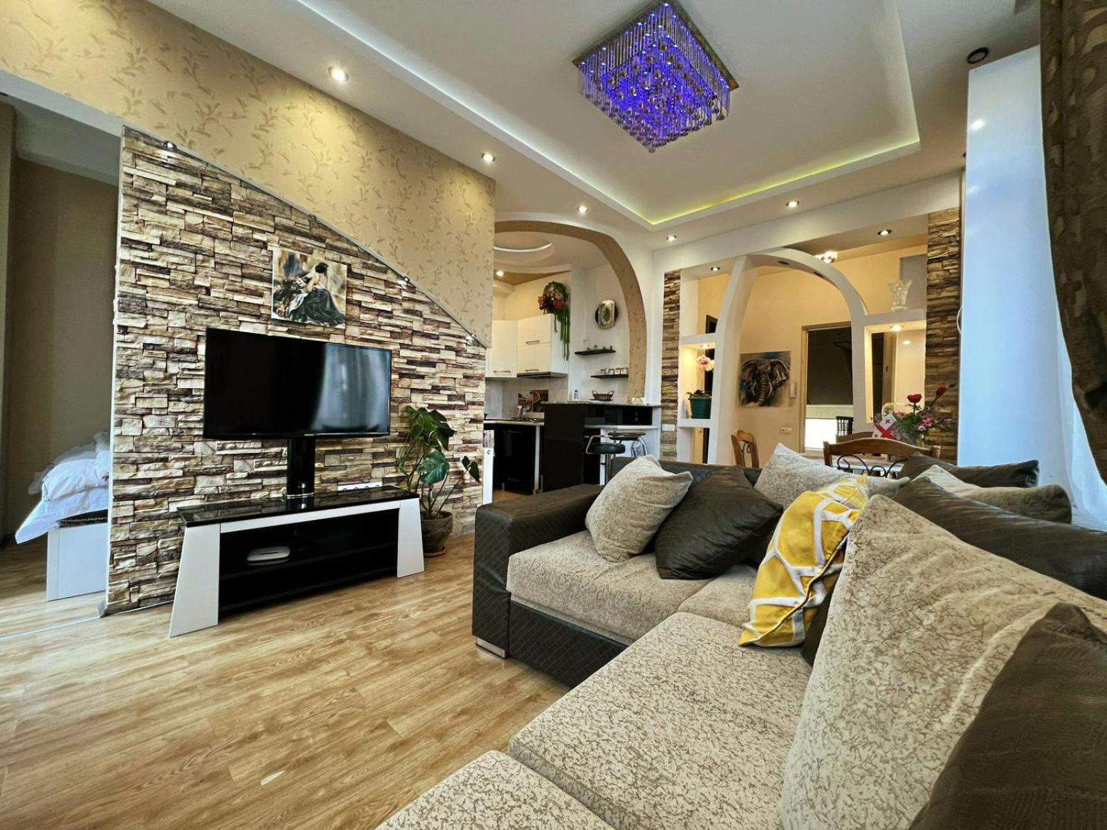 Cozy Apartment In The City Center Mtatsminda Tbilisi Esterno foto